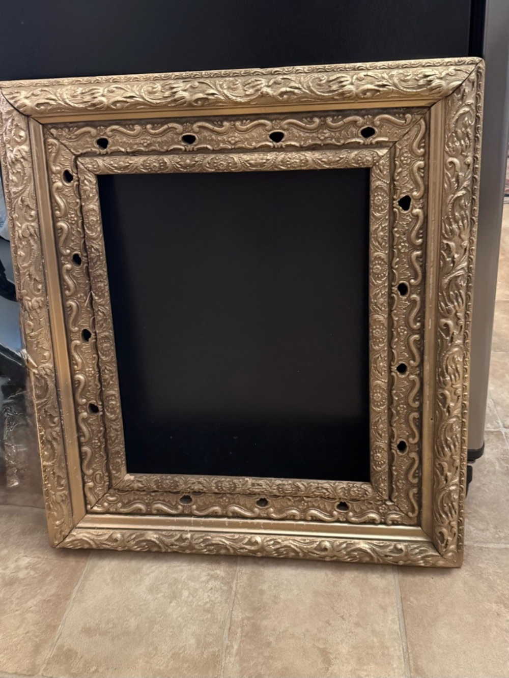 Ornate Gold Decorative Picture Frame - Vintage-Inspired Accent